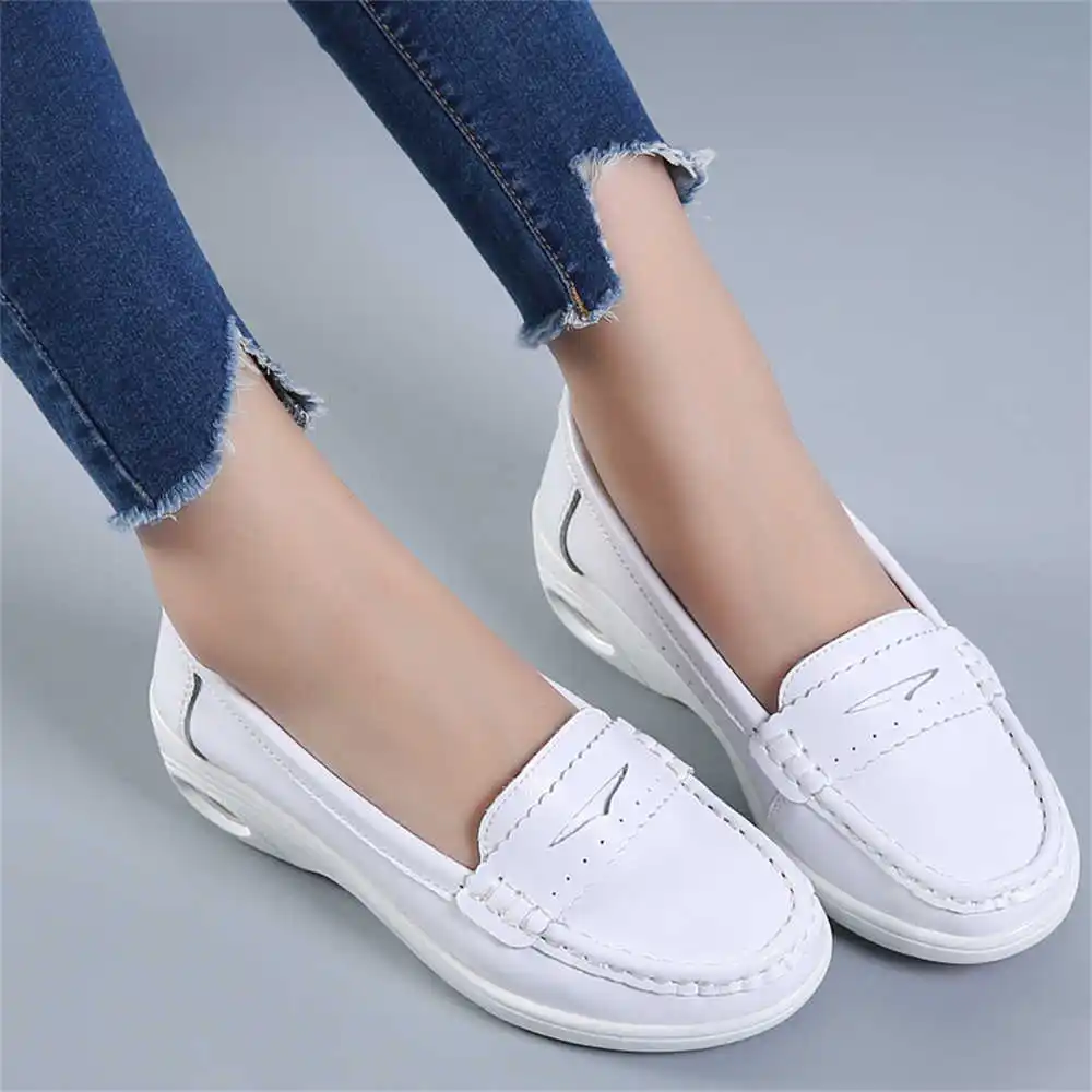 Thick Sole Slipon White Traine - Women Accessories Brand Name 评论和价格