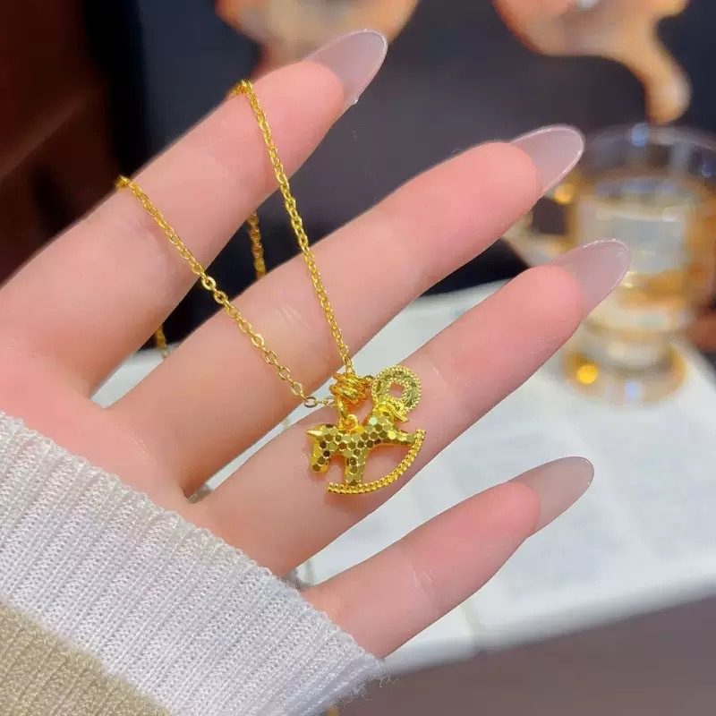 Sparkling Ice Crack Horse Pend - Coin Necklace Delicate 评论和价格